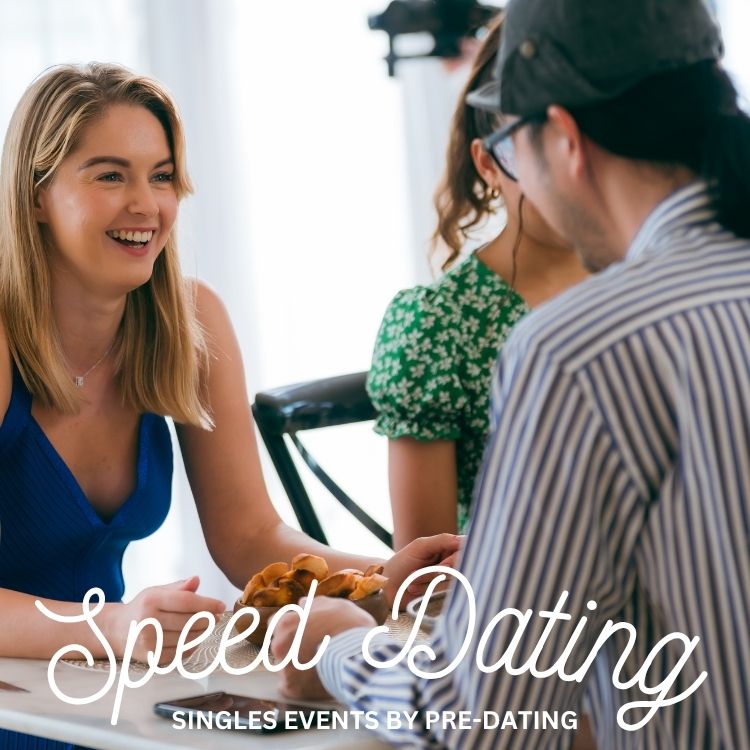 Chicago attendees of Speed Dating in Illinois enjoying the event!